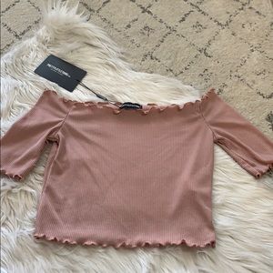 PRETTY LITTLE THING CROPPED OFF THE SHOULDER TOP